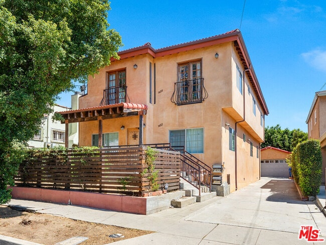 Building Photo - 1652 Talmadge St Rental