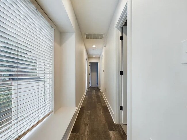 Photo - East Riverside newer freestanding condo