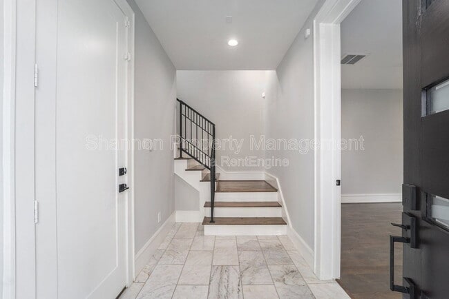 Photo - 2221 Francis St