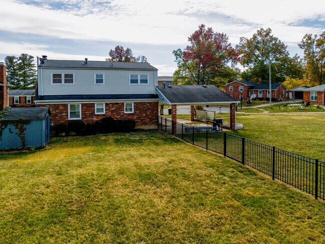 Photo - BEAUTIFUL CAPE COD IN BLUEGRASS ESTATES