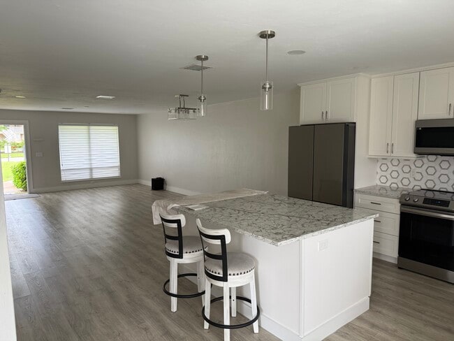 781 Palm View Dr
