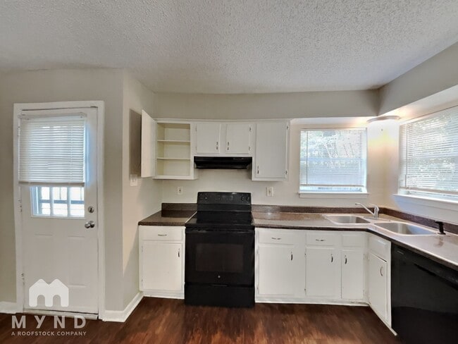 Photo - 2406 Jenwood St