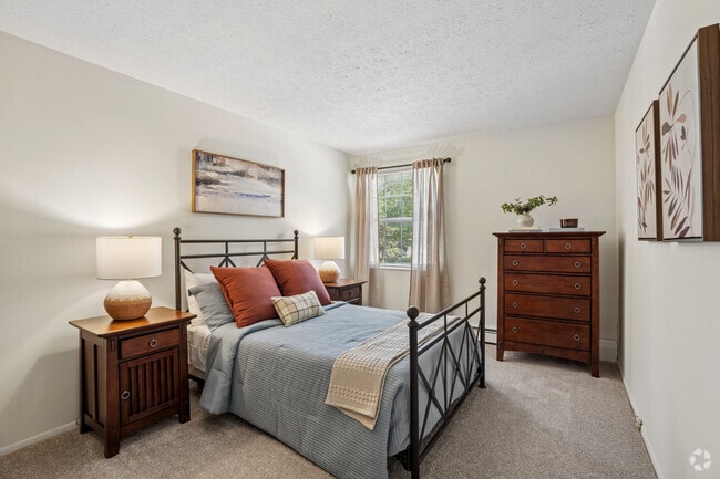 2BR, 1BA - 830SF - Bedroom