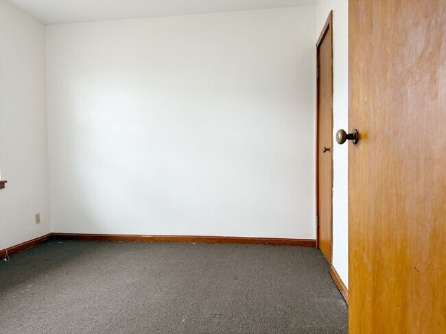 Photo - One Bedroom for RENT!! Unit 1341 E Illinois St