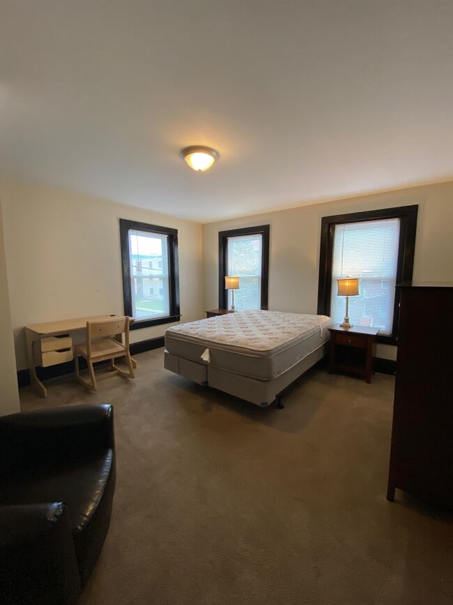 950 2nd St Unit 1