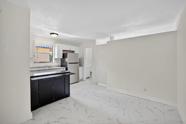 Photo - Bright & Modern 1-Bedroom Apartment in Pri... Unit 22