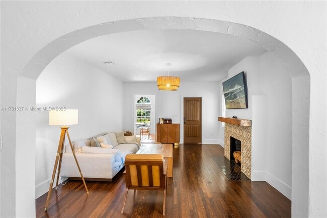 Photo - 829 Lorca St