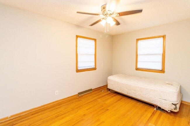 Photo - 3605 S Rock Quarry Rd Unit Apt B