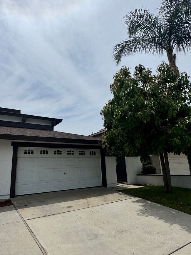 Building Photo - 2210-2212 E Avalon Ave Unit 2210