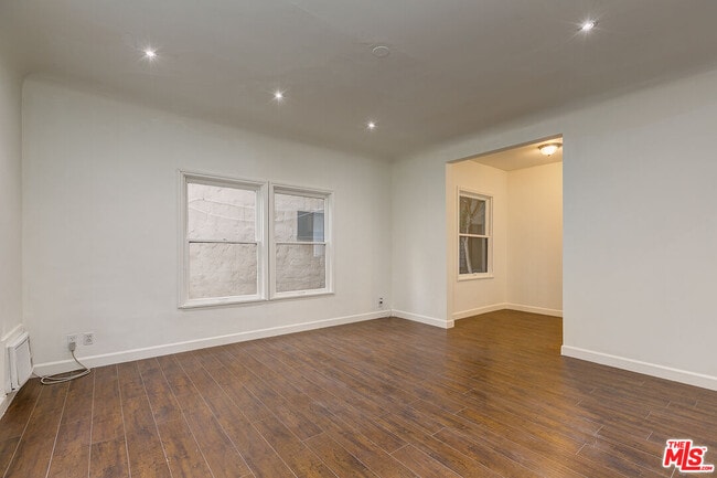 Photo - 7229 Willoughby Ave Unit 4