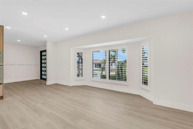 Photo - 105 Sinclair St SE