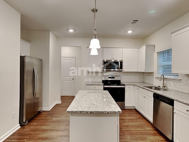 Photo - 32 Landsdown Xing