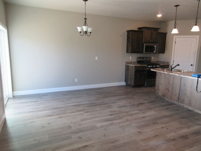 Photo - Move-In Discount - 3 bedroom, 2.5 bath - Heart of Cedar City!