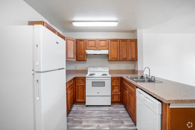 4BR, 2BA - 1,350SF - Kitchen - Windmill Run