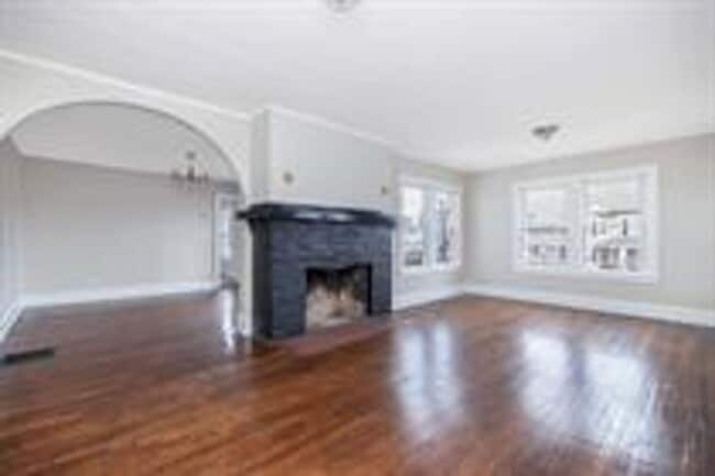 Building Photo - 1873-1875 Northampton Street Unit First Floor