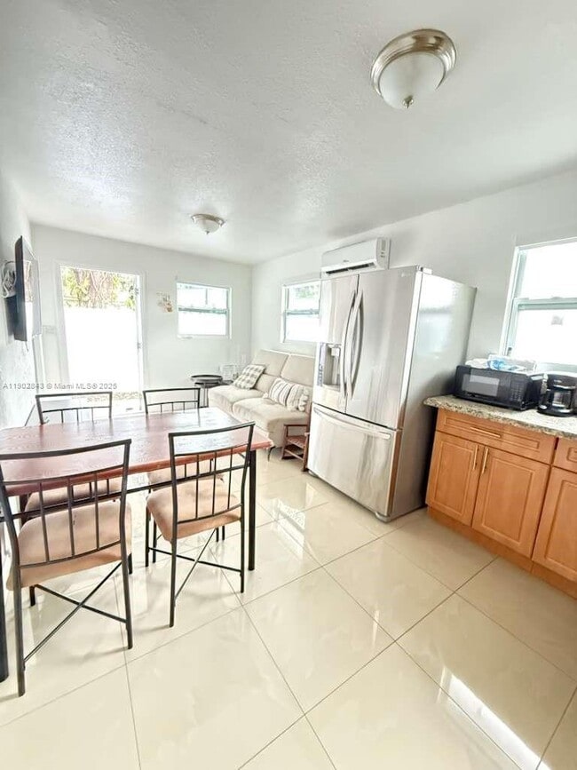 Photo - 106 SE 4th Ave Unit 2