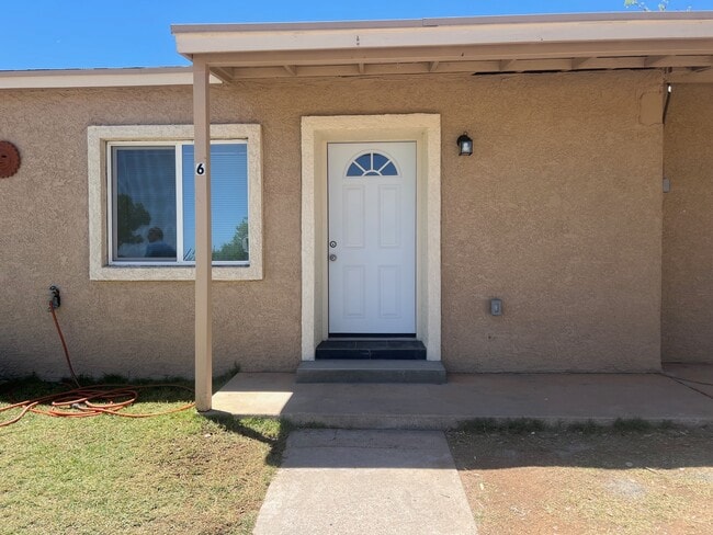 Frente - 1001 Elledge Dr