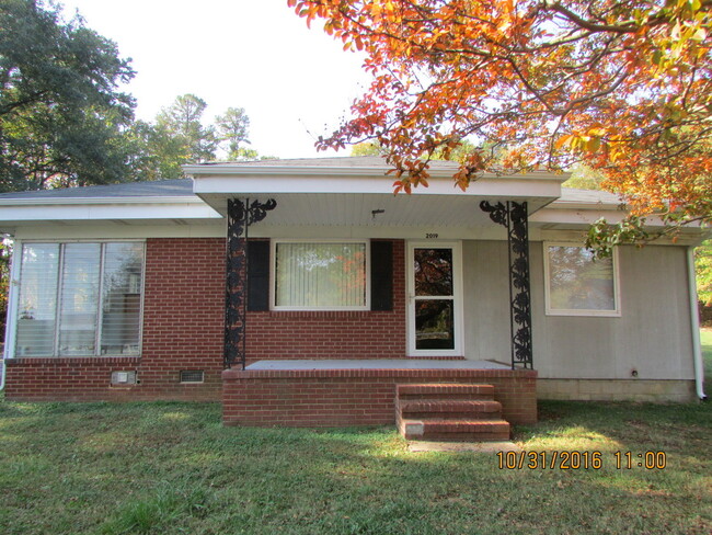 Coming Soon!!! Cute Brick Home With Sunroo... - Coming Soon!!! Cute Brick Home With Sunroo...