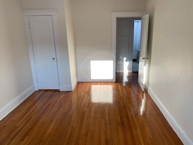 Building Photo - 9/1 No Fee! Junior 1BR/large studio in Brighton near Green Line!