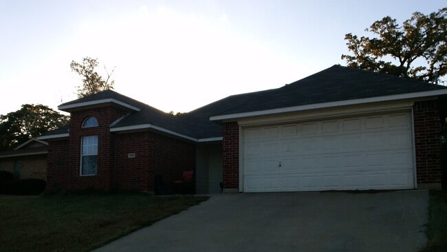 Building Photo - 1516 Barron Ln