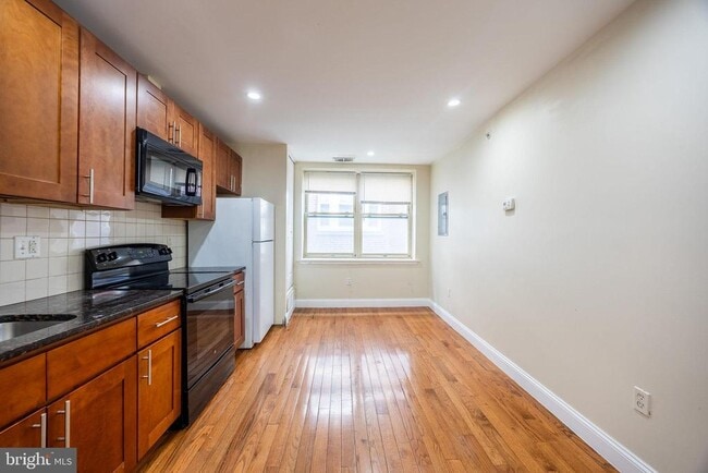 Building Photo - 4706 Chestnut St Unit 1A Rental
