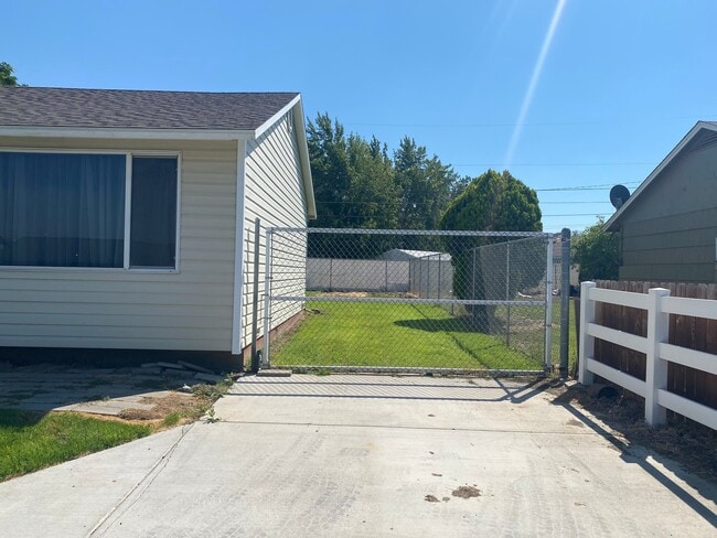 Photo - 529 N Earl Rd