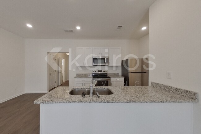 Photo - 215 Long Is Dr