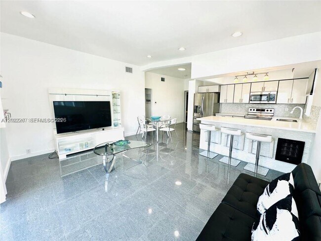 Photo - 3751 NE 170th St Unidad 4