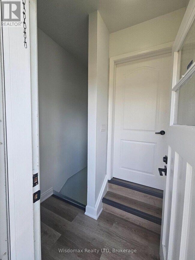 Photo - 5881 Britannia Crescent