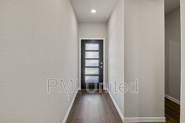 Photo - 203 Travine Dr