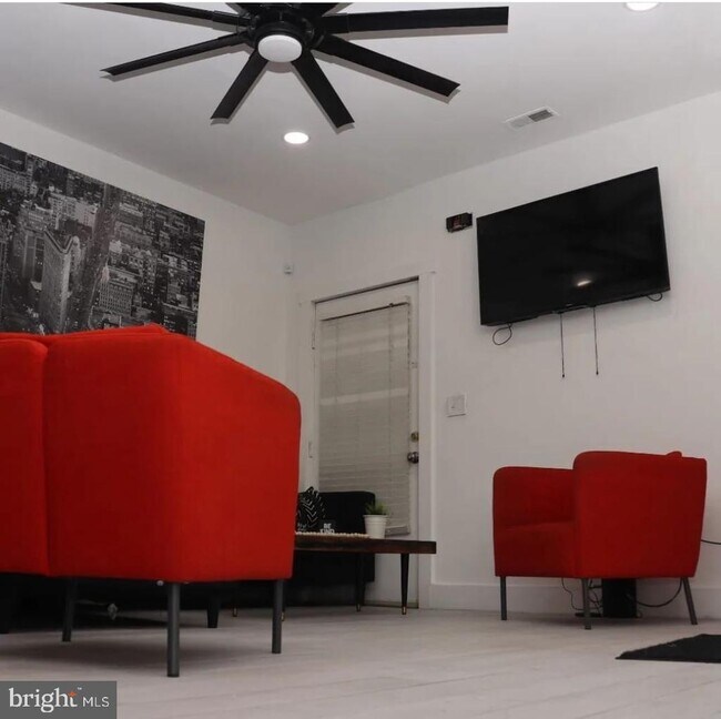 Photo - 1406 E Baltimore St Unit 100