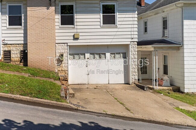 Photo - 300 Ash Ave