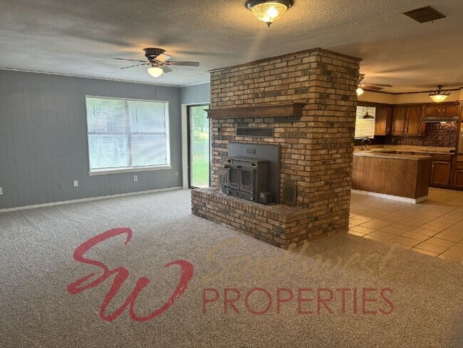 Photo - Charming 3 bedroom 2 bath on 2 acres within city limits!