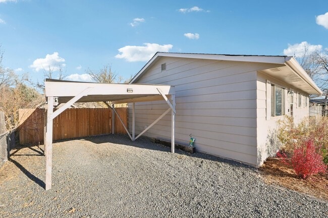 Photo - 5 Bed Beauty on West Side! Bigger than it looks!