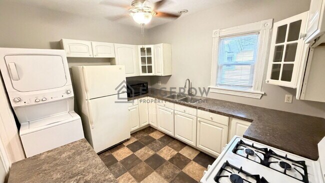 Photo - 635 Lafayette Ave NE