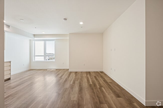 Studio - 690SF - Bedroom