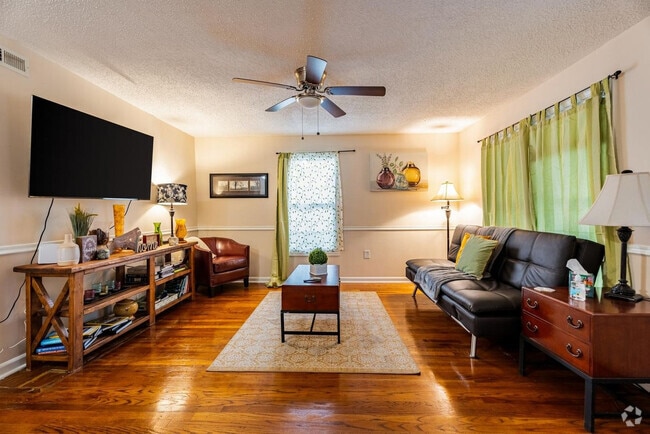 Building Photo - 8551 Chapel Hill Rd Rental