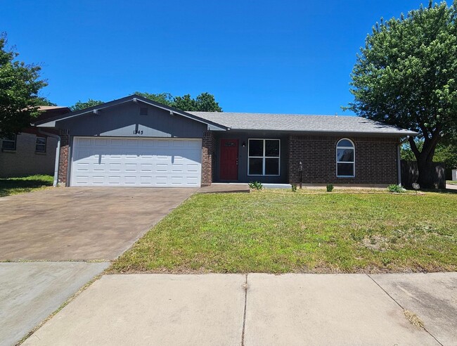 Building Photo - (4) Bed/(2) Bath - Corner Lot - Avail NOW!
