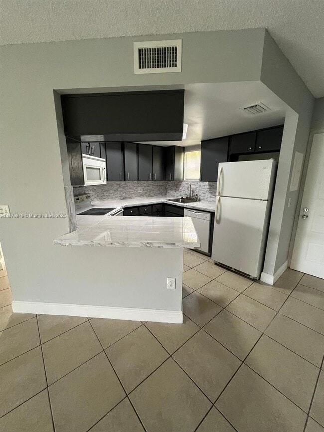 Building Photo - 8363 Lake Dr Unit 408 Rental