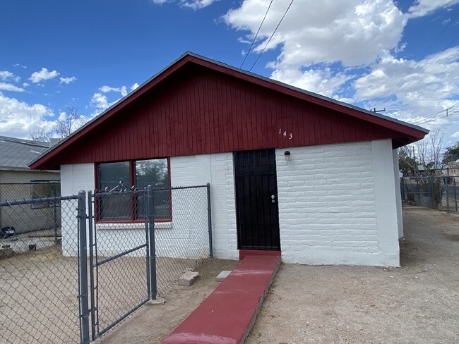 Building Photo - 143 E District St Rental