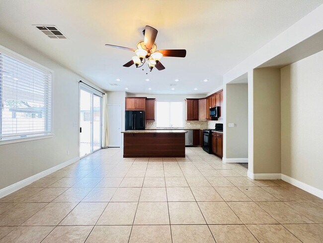 Photo - 2780 Cottoneaster St