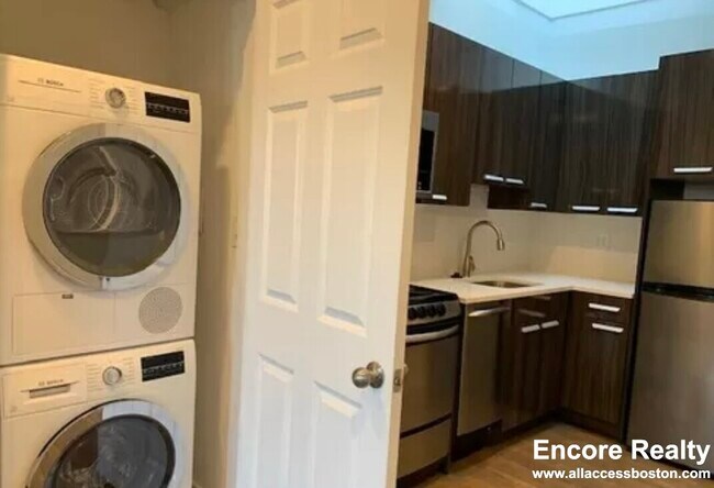 14 W Cedar St Unit 4
