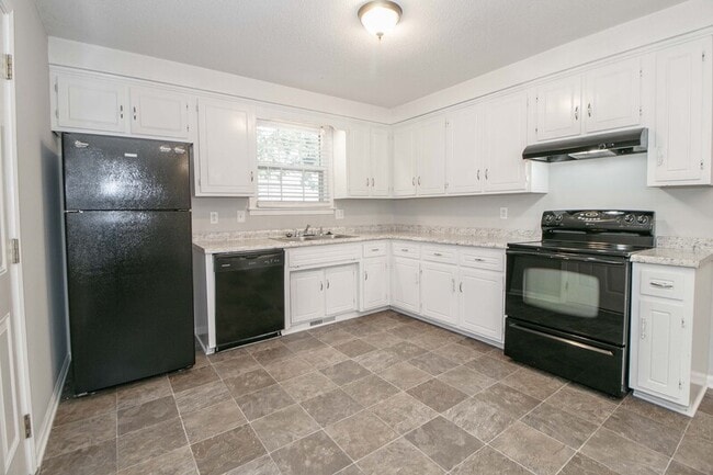 Photo - 398 Louise Ln