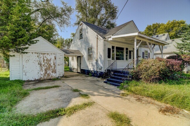 Photo - 759 E Lawrence St