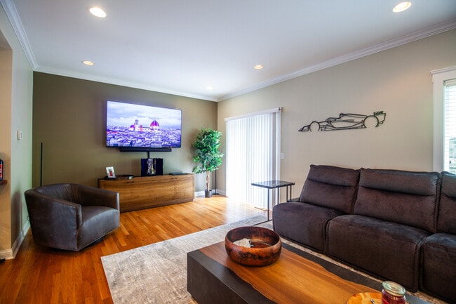 Photo - 3220 Linwood Ave