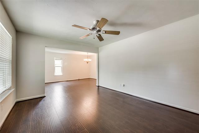 438 Daniel St