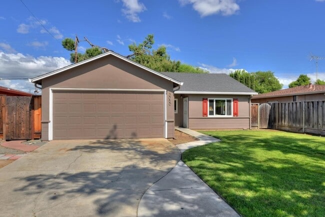 Photo - Excellent 4 Bed Home!