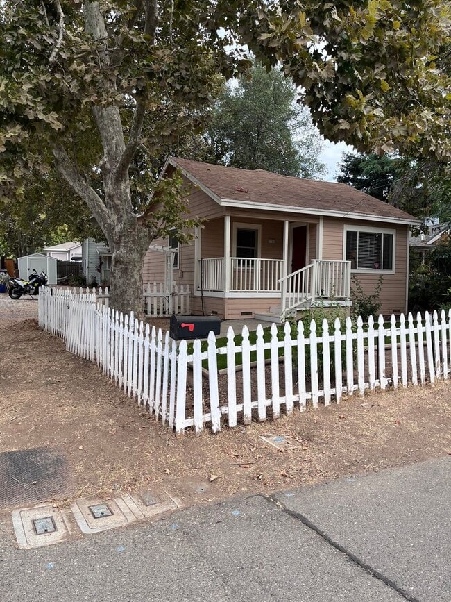 Photo - PENRYN PROPERTY 2 BEDROOM & 1 BATH