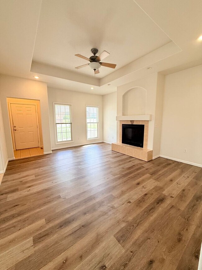 Photo - 927-MF2-E2 Unit A