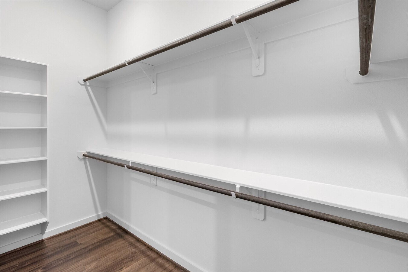 Photo - 606 Thornton Oaks Ln